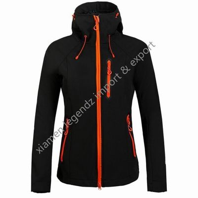 ژاکت های ضد آب عملکردی Softshell در فضای باز لباس بیرونی زنانه زمستانی تنفسی