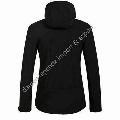 ژاکت های ضد آب عملکردی Softshell در فضای باز لباس بیرونی زنانه زمستانی تنفسی
