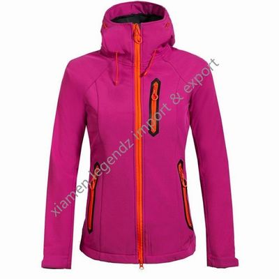 ژاکت های ضد آب عملکردی Softshell در فضای باز لباس بیرونی زنانه زمستانی تنفسی